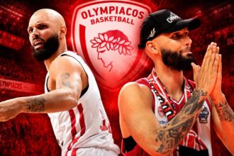 Ο Εβάν Φουρνιέ με τη φανέλα Νο94 του Ολυμπιακού πανηγυρίζει στο ΣΕΦ