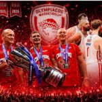 Ο Γιώργος Μπαρτζώκας πανηγυρίζει τους τίτλους του Ολυμπιακού