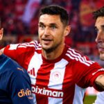 Ο Ρόμαν Γιάρεμτσουκ με τη φανέλα της Λιόν στη Ligue 1