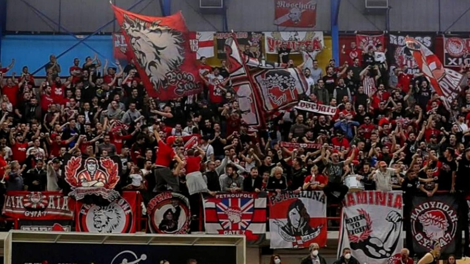 olympiacos polo gynaikon champions league trofeo