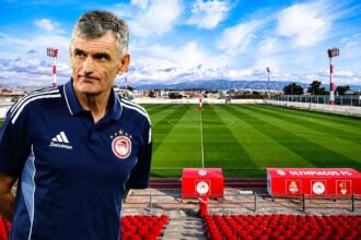 Ο Χοσέ Λουίς Μεντιλίμπαρ δίνει οδηγίες σε προπόνηση του Ολυμπιακού στο Ρέντη
