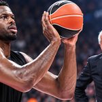 Ο Μουσταφά Φαλ σε προπόνηση του Παναθηναϊκού υπό τις οδηγίες του Ζέλιμιρ Ομπράντοβιτς.